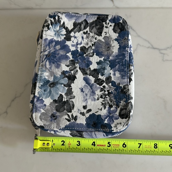 Trish Mcevoy so pretty makeup planner - Picture 12 of 12